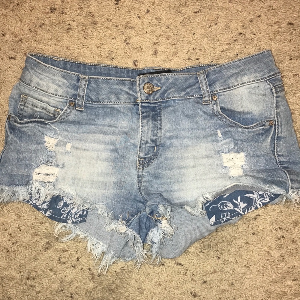 Size M shorts